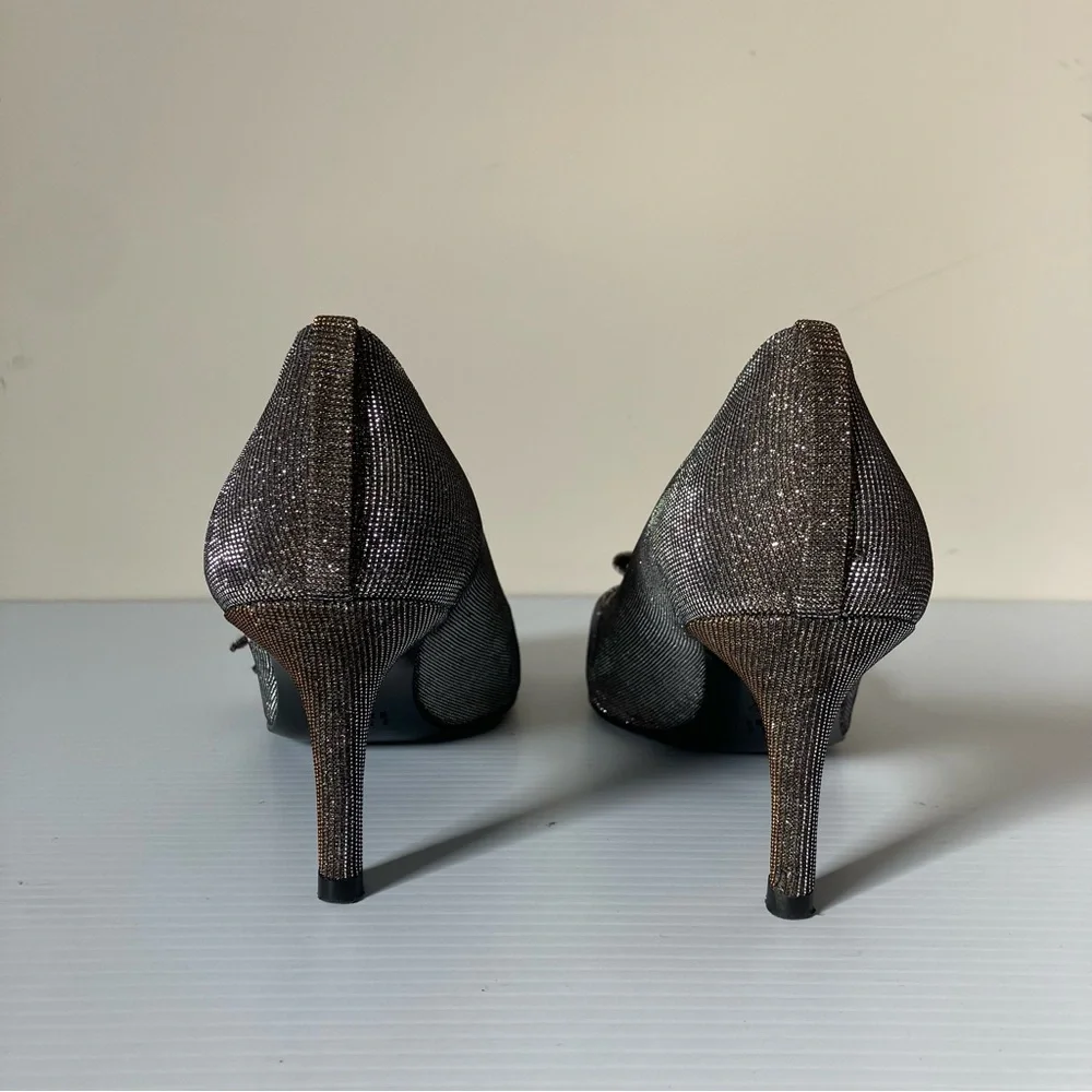 Stuart Weitzman Pyrite Nocturn Glitter Bowover Peep Toe Pumps size 7.5